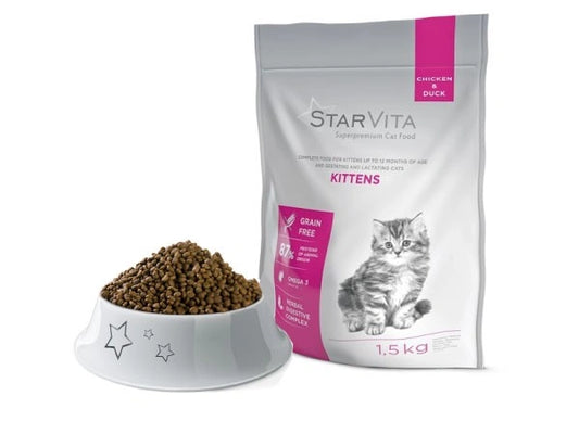 Förpackning och matskål med Starvita torrfoder för kattungar